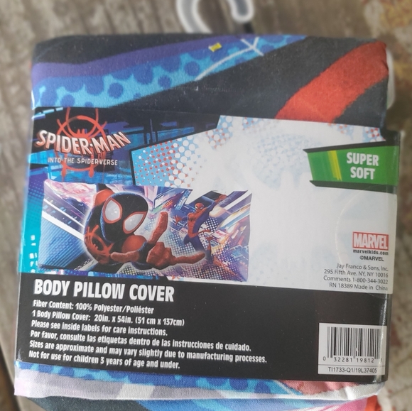 2 Spiderman body pillow cases - Picture 2 of 2